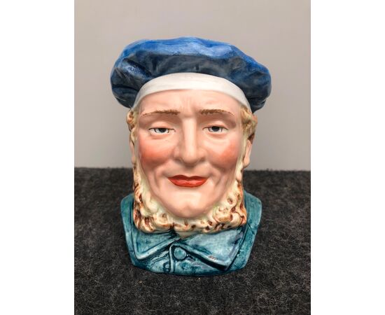 Earthenware snuffbox depicting a male head with basco.Francia     