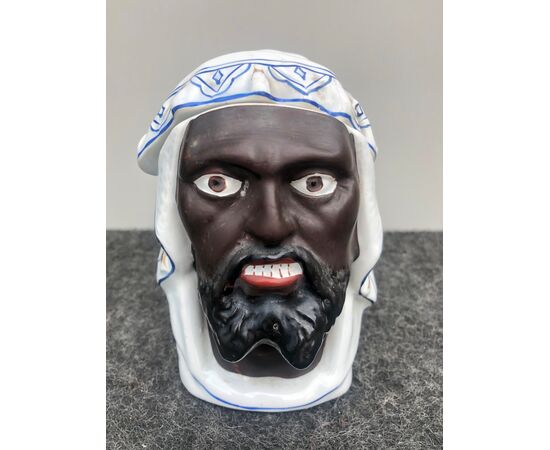 Scatola tabacchiera in terraglia raffigurante testa di Arabo.Societa’ Ceramica di Laveno.