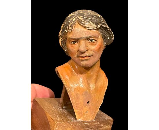 Serie dì 6 teste dì statuine da presepe napoletane in terracotta dipinta con occhi in vetro montate su base lignea.