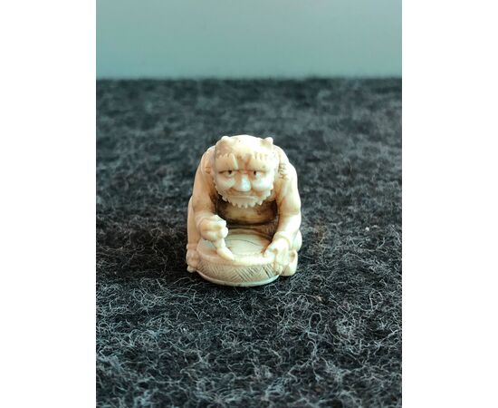 Netsuke &#39;in ivory depicting sitting oni.Japan     
