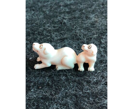 Netsuke &#39;in ivory depicting two dogs.Japan     