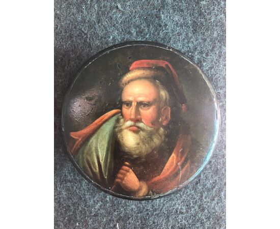 Painted papier mache snuff box with the face of a man with a beard. Holland     