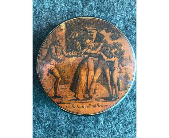 Papier mache snuffbox with scene with inscription: the back of a brave French girl     