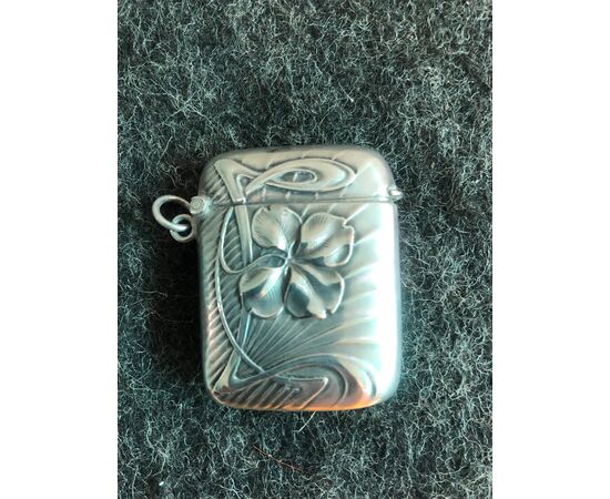 Matchbox in silver with cloverleaf decoration in art nouveau.Italia style     