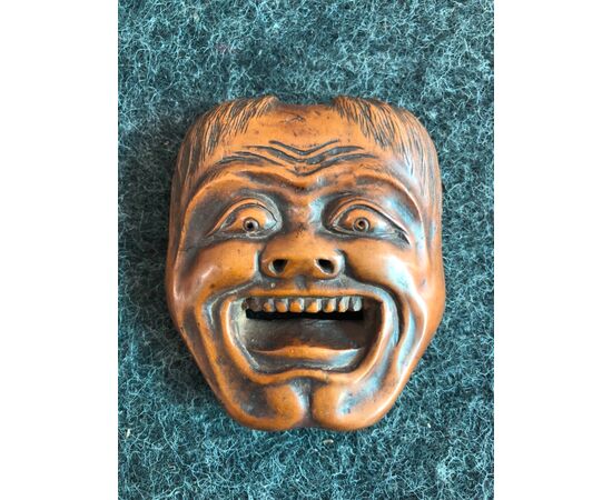 Small boxwood mask depicting a commedia dell&#39;arte character. Japan     