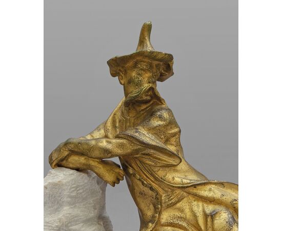 Coppia di sculture in bronzo dorato su base in marmo raffiguranti figure cinesi, Francia, XVIII secolo