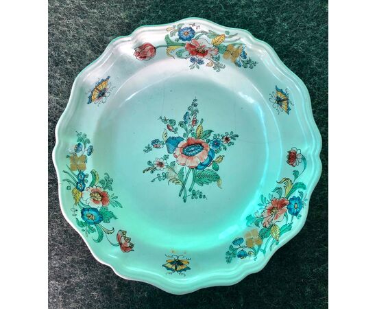 Majolica plate with floral decoration with gold highlights. Real San Carlo factory     