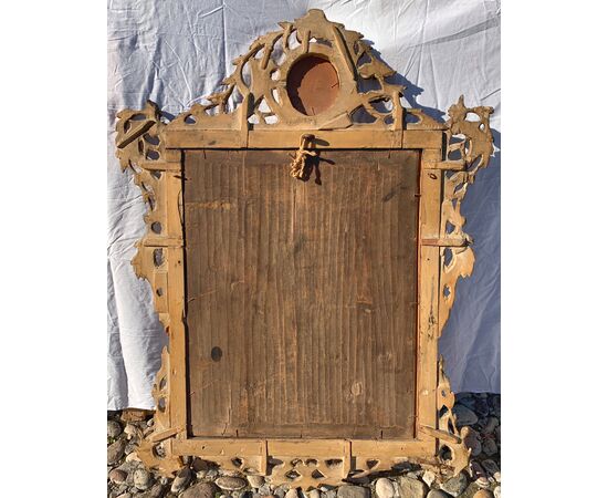 Specchiera in legno intagliato e dorato. Venezia, XVIII secolo.