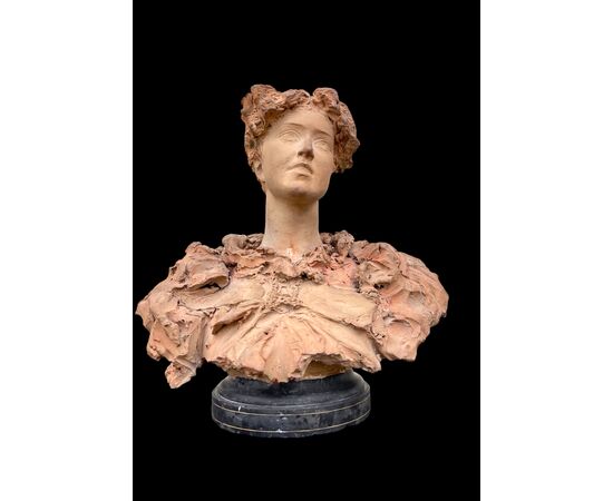 Scultura in terracotta raffigurante busto femminile.firma:Italo Campagnoli,data 1897. 