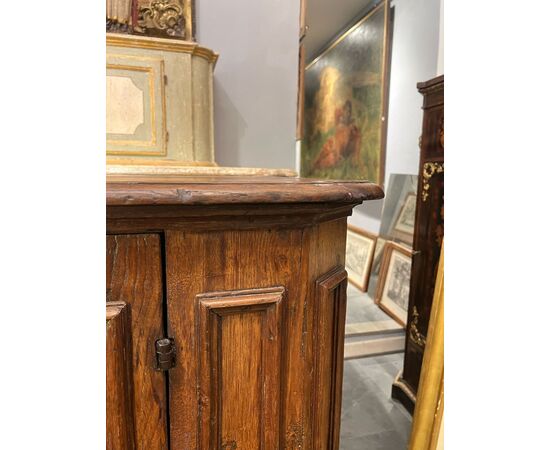 Credenza a due porte XVIII secolo