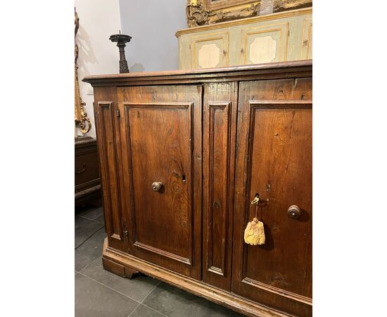 Credenza a due porte XVIII secolo