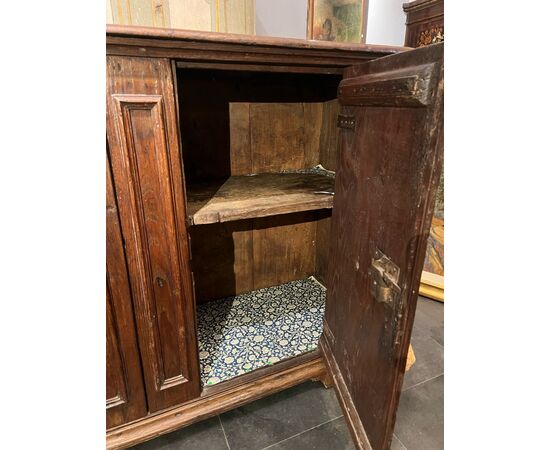 Credenza a due porte XVIII secolo