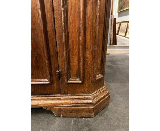 Credenza a due porte XVIII secolo