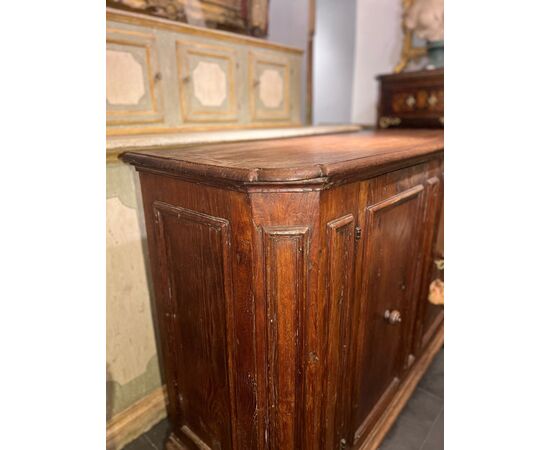 Credenza a due porte XVIII secolo