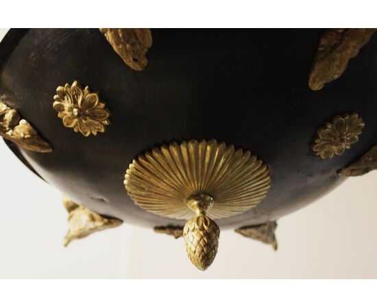 Lume Impero a sospensione, bronzo patinato e dorato.