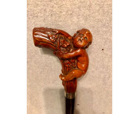 Stick with knob in boxwood depicting a boy climbing.     