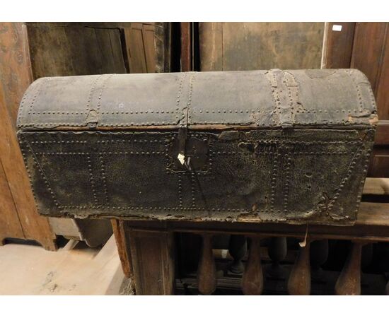 panc59 trunk lined in leather, mis. 125 x 44 cm, 54 cm high     
