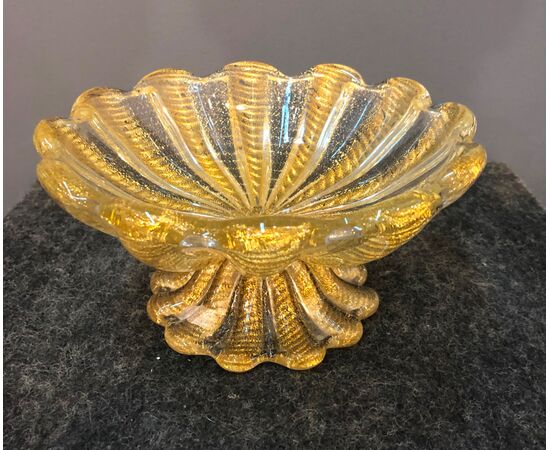 Cup vase in gold corded glass. Barovier and Toso manufacture. Murano.     