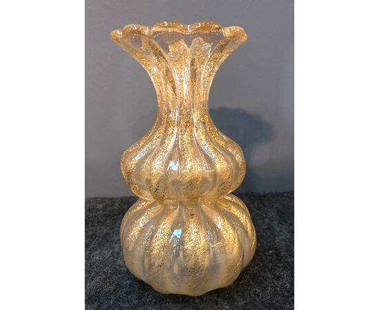 Glass vase with gold inclusions.Manufacturing Barovier and Toso.Murano     