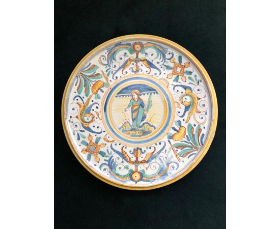 Raised majolica plate with raffaellesque decoration and figure of the Virgin. Deruta.     