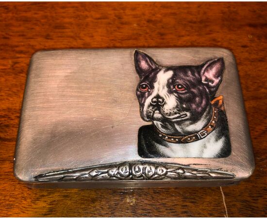 Scatolina portasigarette in argento e smalto con cane bulldog francese.Italia.