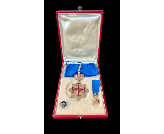 Medaglia dell’ordine militare di San Giorgio di Antiochia e di San Marco in ottone dorato e smalto rossi.