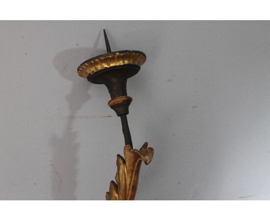 Antica coppia di bracci antichi del 700 in legno dipinto dorati e laccati . Applique candelabri 