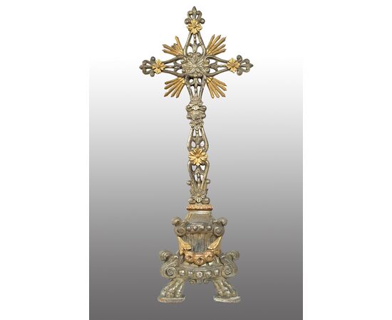 Croce da processione antica in legno dorato e argentato. Napoli XVIII secolo.