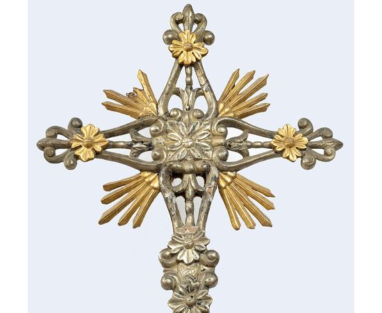 Croce da processione antica in legno dorato e argentato. Napoli XVIII secolo.