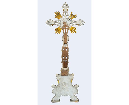 Croce da processione antica in legno dorato e argentato. Napoli XVIII secolo.