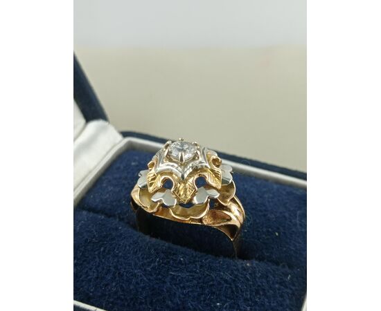 ANELLO CON DIAMANTE CENTRALE, ORO 18 KT