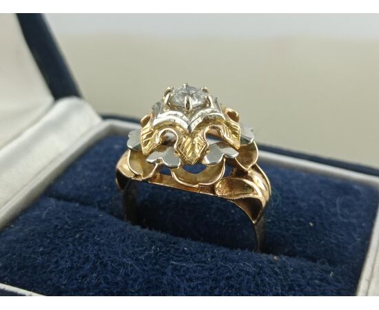 ANELLO CON DIAMANTE CENTRALE, ORO 18 KT