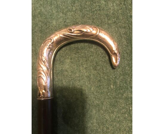 Stick with silver handle with Art Nouveau decoration. Rosewood barrel.     