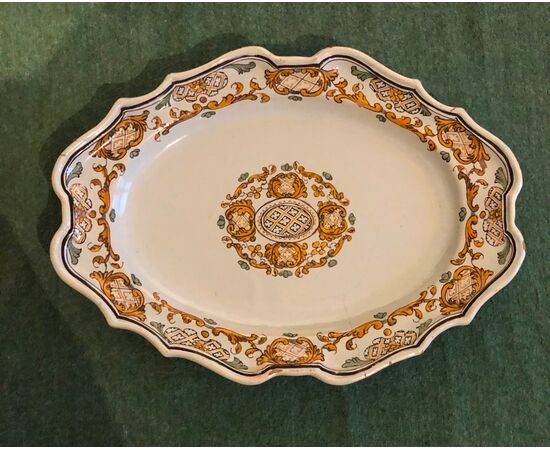 Oval plate decorated in &#39;moustiers&#39; style, San Carlo Manufacture of the Royal Factory of Caserta.     