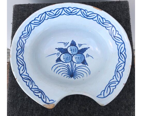 Oval shaving plate with stylized floral decoration.France.     