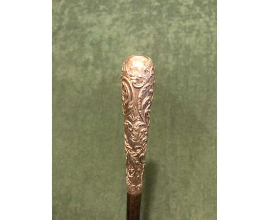 Stick with silver handle with floral and rocaille decoration.     