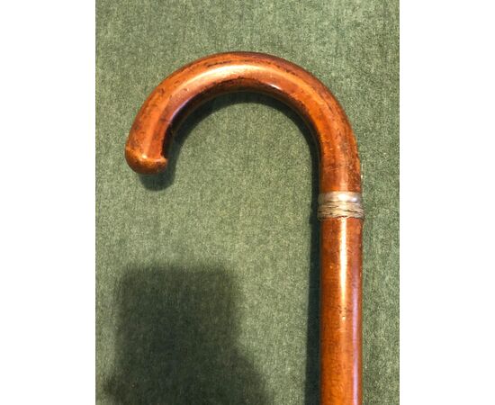 &quot;Animated&quot; rattan cane with internal double sliding mechanism to measure the withers of the horses.     