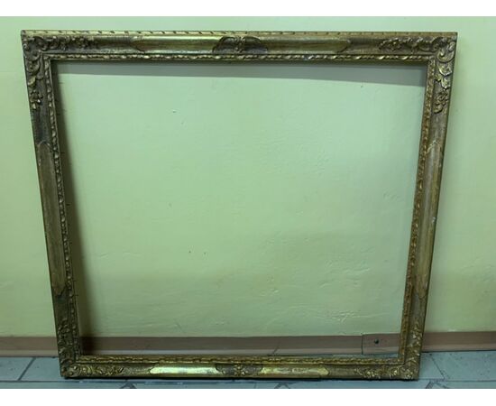 Gilded wooden frame from the 18th century in Venice. Measures 80 x 89.5 (light) 82 x92 (internal ledge). Authentic gilding in pure gold     