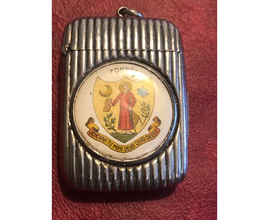 Ribbed silver matchbox with medallion with the coat of arms of the city of Forres.England.     