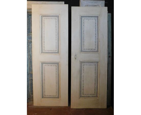 pts698 - pair of two-panel lacquered doors, cm l 71 xh 204     
