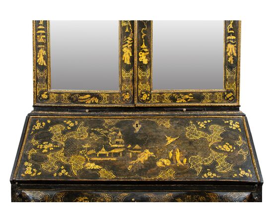 Trumeau a due corpi in legno laccato, dorato e dipinto. Venezia, prima metà XVIII secolo.