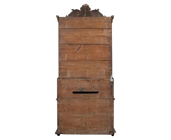 Trumeau a due corpi in legno laccato, dorato e dipinto. Venezia, prima metà XVIII secolo.