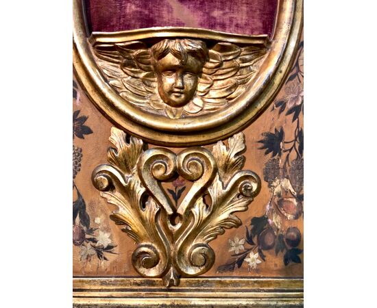 Pannello cornice con mensola in legno intagliato,laccato e dorato.