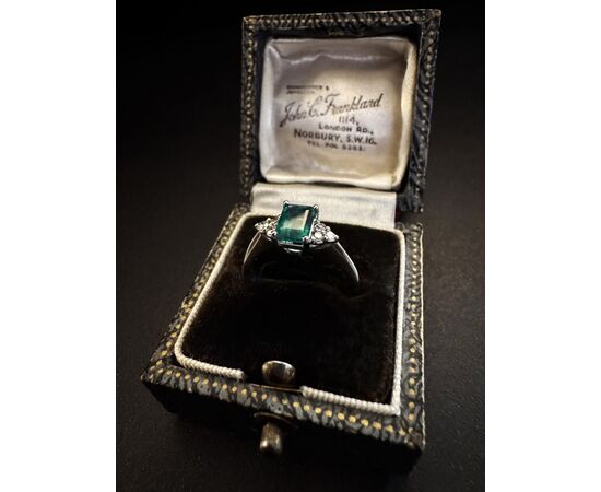 Anello  con  Smeraldo  e  Diamanti  