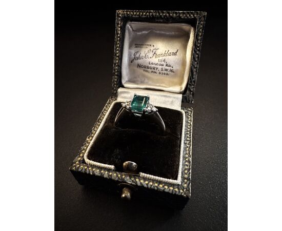 Anello  con  Smeraldo  e  Diamanti  