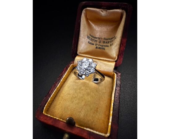Anello  a  fiore  con  Diamanti 1.1 ct.