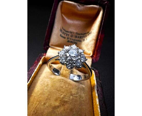 Anello  a  fiore  con  Diamanti 1.1 ct.