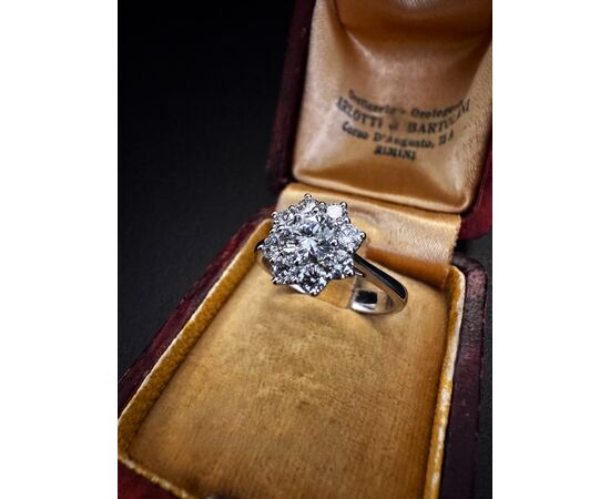 Anello  a  fiore  con  Diamanti 1.1 ct.