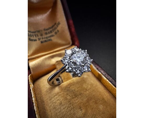 Anello  a  fiore  con  Diamanti 1.1 ct.