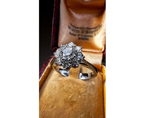 Anello  a  fiore  con  Diamanti 1.1 ct.